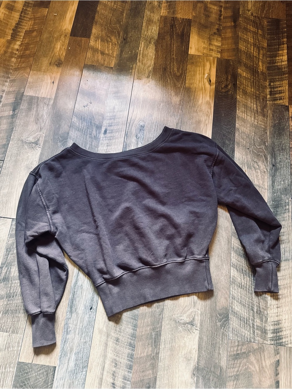 Women's Cropped Long Sleeve Sweatshirt - espresso brown